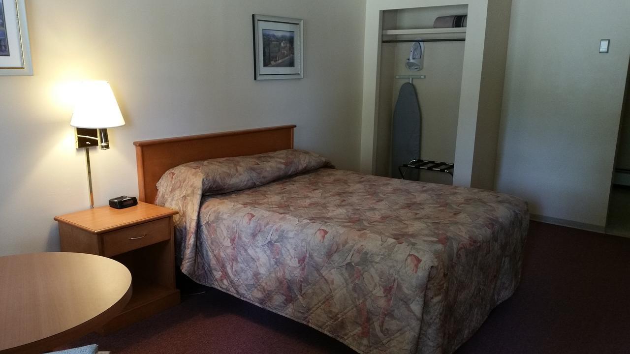 Yellowhead Motel Valemount Eksteriør billede