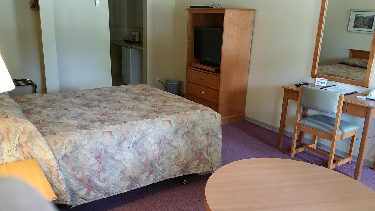 Yellowhead Motel Valemount Eksteriør billede