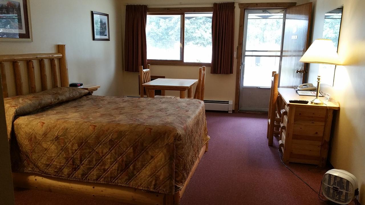 Yellowhead Motel Valemount Eksteriør billede