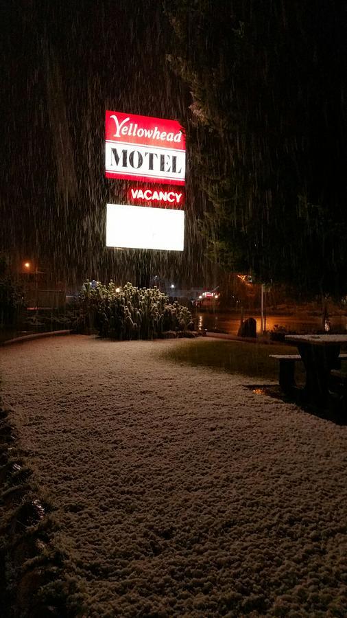 Yellowhead Motel Valemount Eksteriør billede